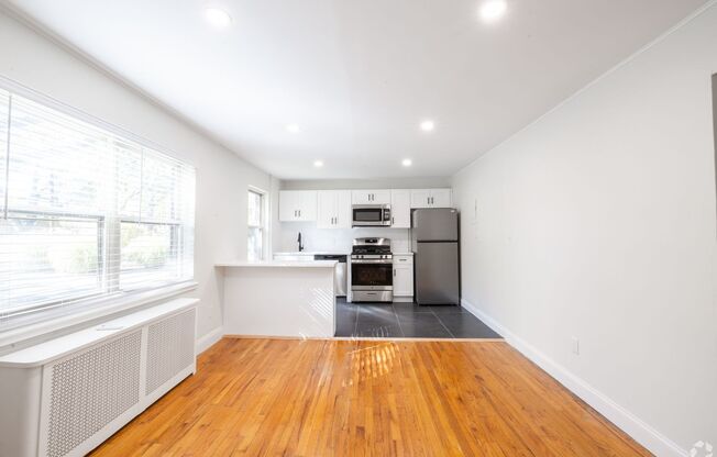 1 bed, 1 bath, 575 sqft, $2,345