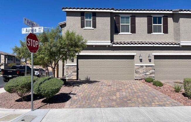 Gorgeous 2 Story Townhome Ready in Gated Community!