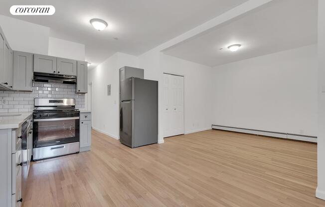 2 beds, 1 bath, $2,750, Unit 2