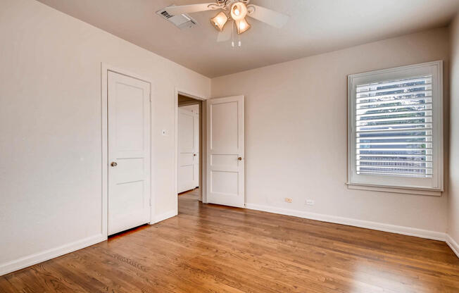 2 beds, 1 bath, $1,900