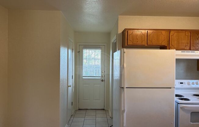 2 beds, 1.5 baths, $995