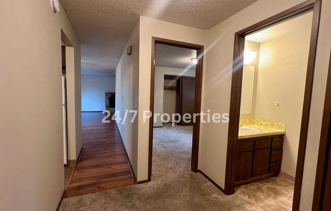 2 beds, 1 bath, $1,795, Unit 5273