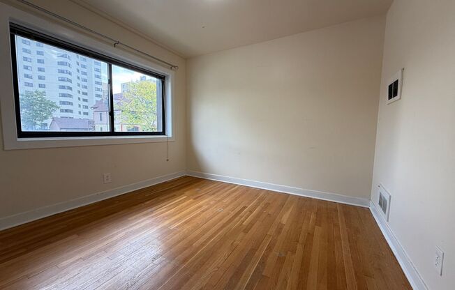 1639 Farwell