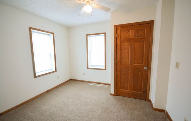 Cute house, great location, move in and make it your home!