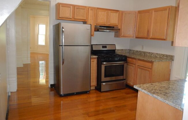 3 beds, 1 bath, $1,400, Unit Columbus 558