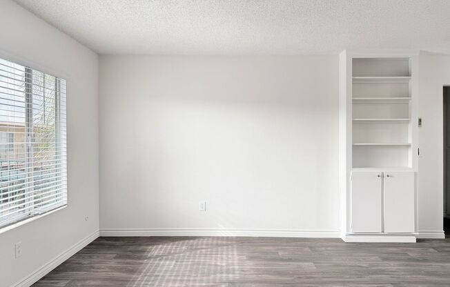 1 bed, 1 bath, 725 sqft, $1,745, Unit 28