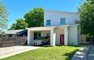 Modern 2 bed/2.5 bath Central Austin Home