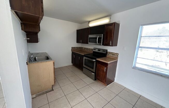 806 9th St West Palm Beach, FL 33403