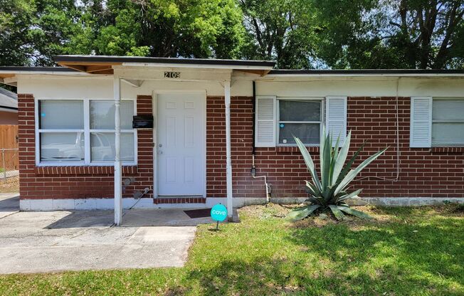 Quaint 3 Bedroom House Downtown Available Now!!!