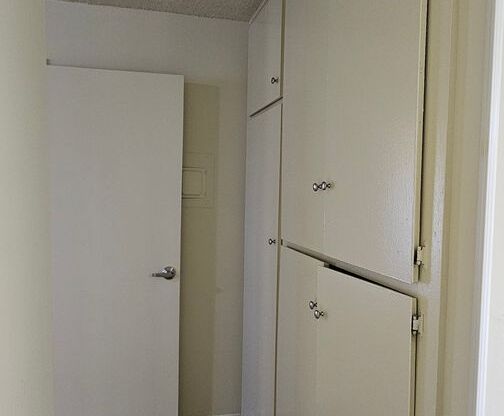 2 beds, 2 baths, 900 sqft, $2,600, Unit 230