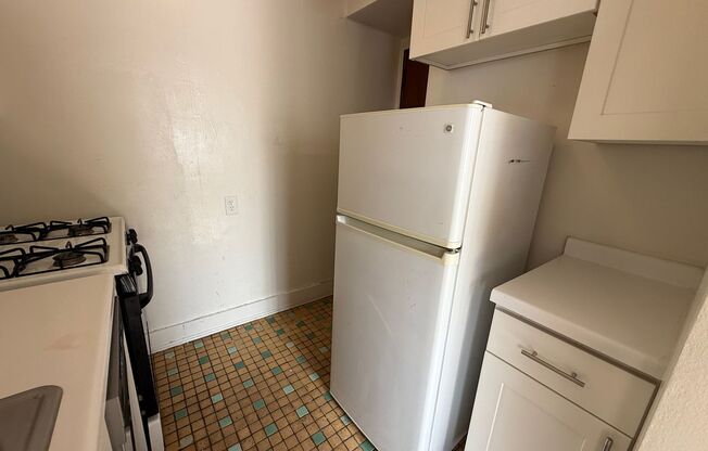 2 beds, 1 bath, $1,295, Unit 410