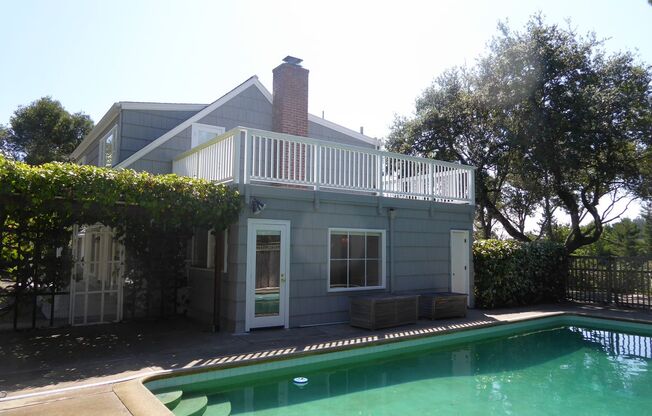 SPACIOUS AND SECLUDED THREE BED / TWO BATH HOME IN ROSS WITH POOL