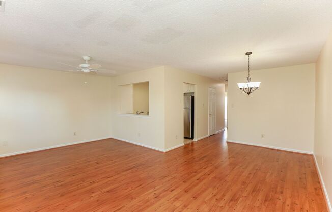 Charming 2 Bedroom Available in Virginia Beach!