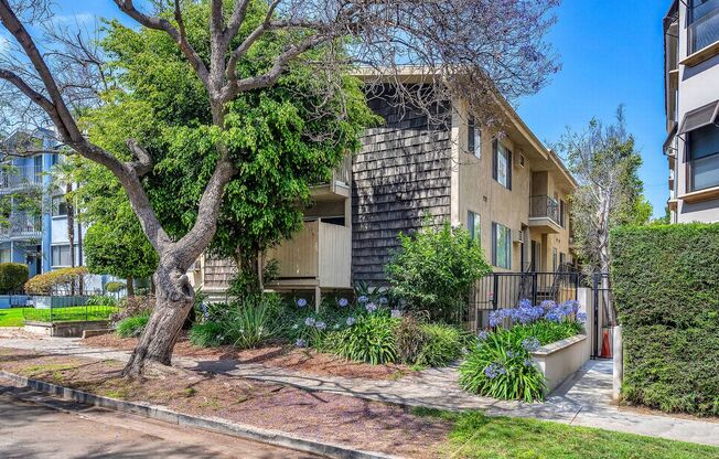 Huge 1 bed near Westwood