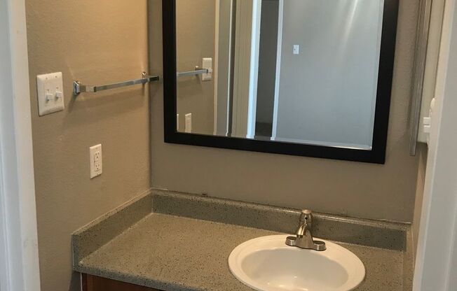 2 beds, 2 baths, 920 sqft, $900