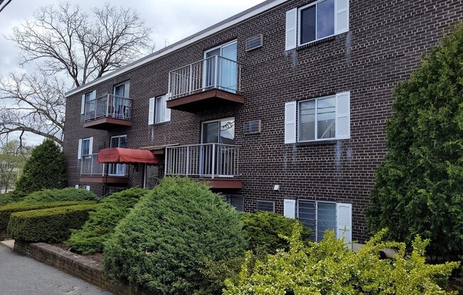 5 ASH ST