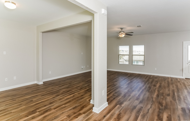 2423 VALENCIA CRES