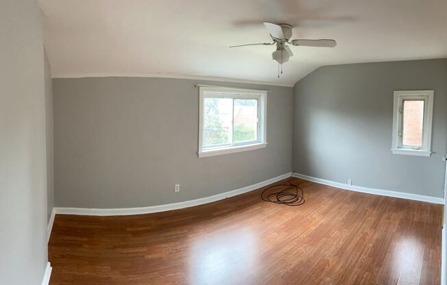 Cozy, Two Bed Available 7/15