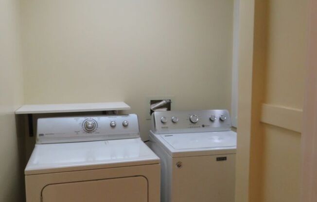 2 beds, 1 bath, $5,300, Unit 2040