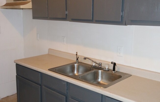 BEAUTIFUL HOME LOCATED CLOSE TO EVERYTHING WITH GARAGE!