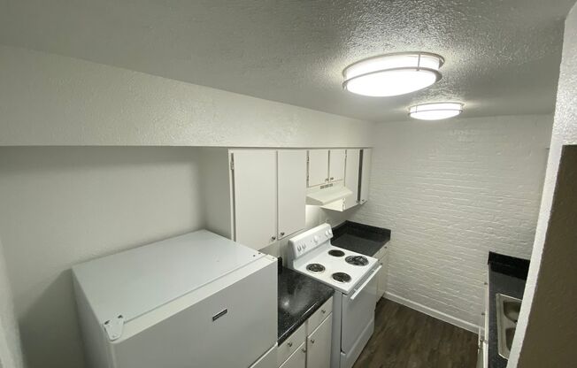 1 bed, 1 bath, 563 sqft, $1,130, Unit 2048