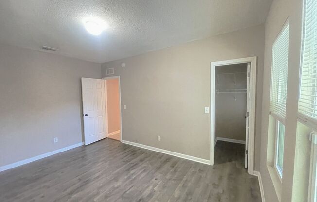 2 beds, 1 bath, $1,250