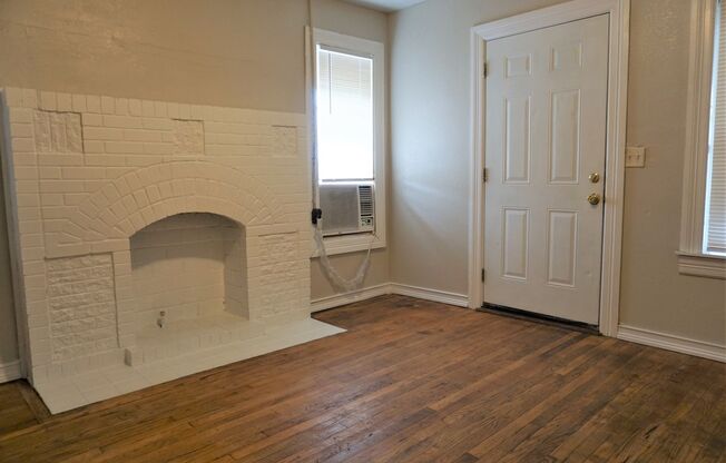 1 bed, 1 bath, 780 sqft, $675, Unit 1130 NE 17th St