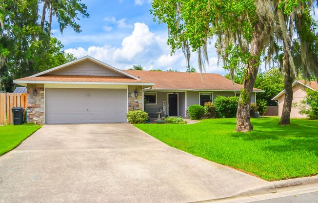 Nice 3 Bedroom 2 Bath Home in NW Countryside Neighborhood