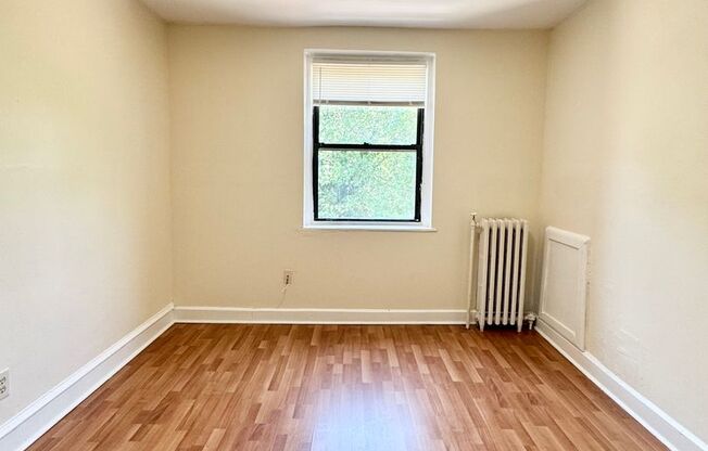 2 beds, 1 bath, $1,195, Unit G6
