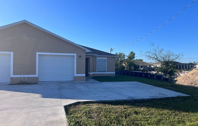 Charming 3-Bed, 2-Bath Duplex in Cape Coral –