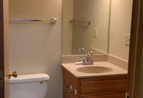 2 beds, 1 bath, 1,000 sqft, $1,225, Unit 231