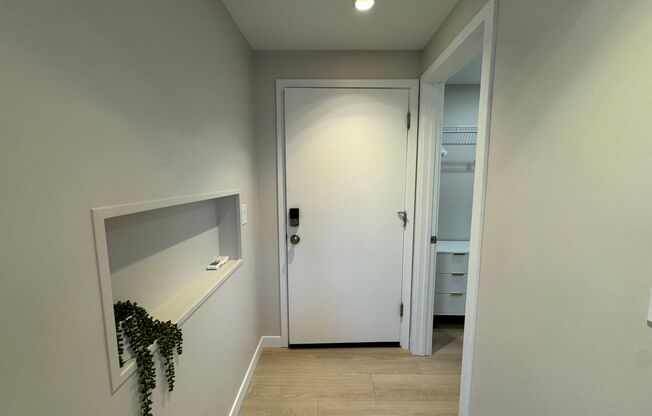 Studio, 1 bath, 389 sqft, $1,500, Unit Unit 6 (STR)