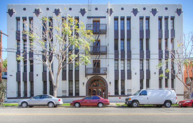 EC1 - 1650 Echo Park Apartments