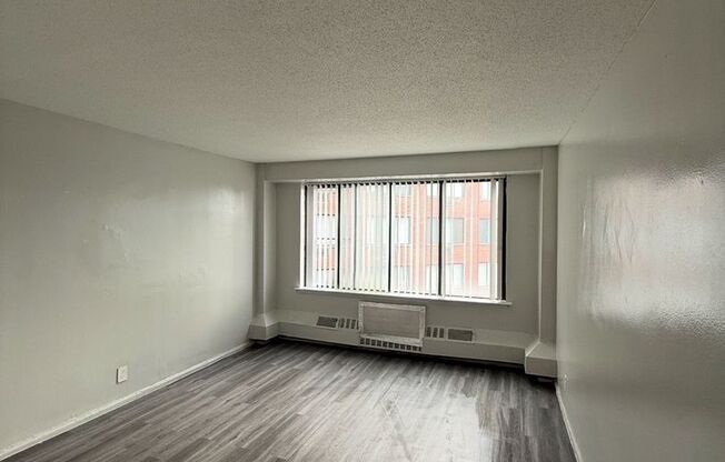 1 bed, 1 bath, 430 sqft, $1,400, Unit 414