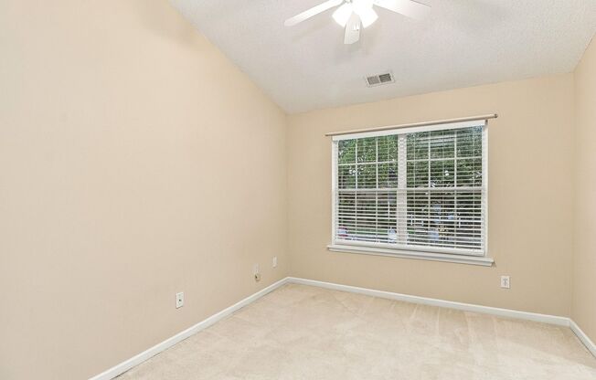 Bennington Place Beauty – 2 Beds, 2.5 Baths, Versatile Loft & More!