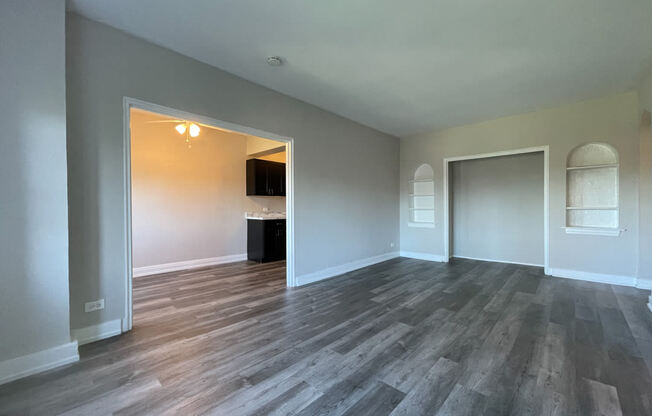 Built-In Shelving at 1033 W Loyola, Illinois, 60626