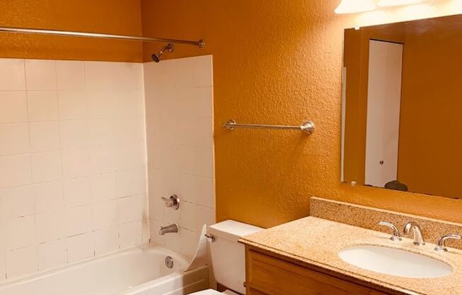 Redmond 1 bd/1 bath 1 parking ground level condo with water/sewer/garbage