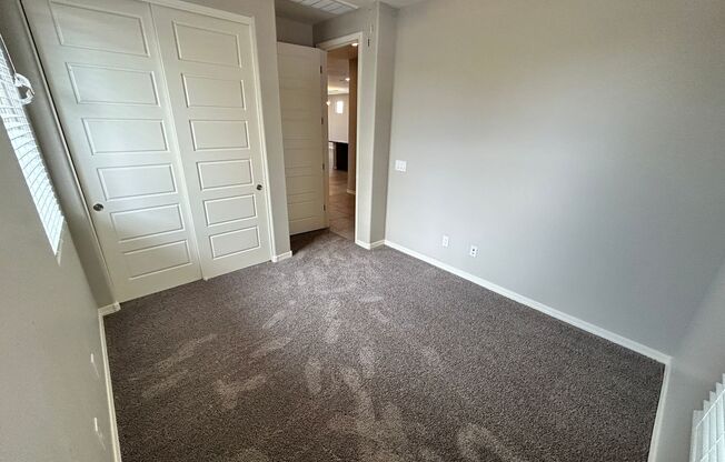 3 Bed / 2 Bath Home in Vistancia Village W/ split floor plan and large corner lot!