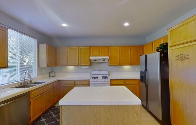 **November Move-In Special!!** Dual-Master 3 Bed 3 Bath House in Garden Grove!