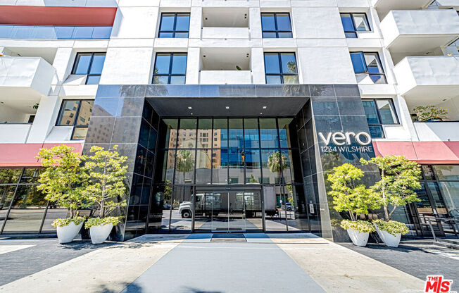 1 bed, 2 baths, 1,130 sqft, $2,700, Unit 313