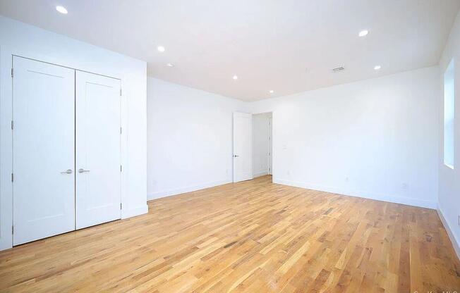 105 WYONA ST