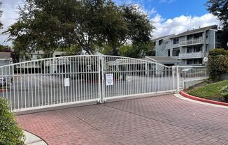 2 bedrooms 2bath Condo in Fremont gated community with pools