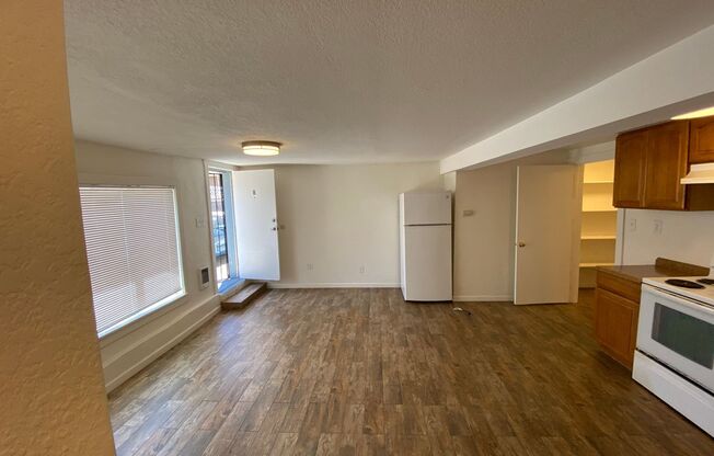 3 beds, 1 bath, 800 sqft, $1,995