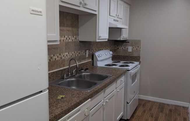 1 bed, 1 bath, 900 sqft, $1,150, Unit 76