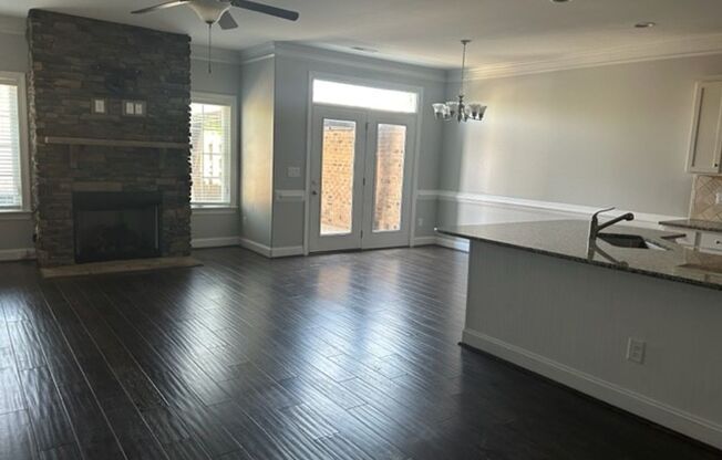 GORGEOUS 3 BED, 2.5 BATH TOWNHOME READY IN JULY ***