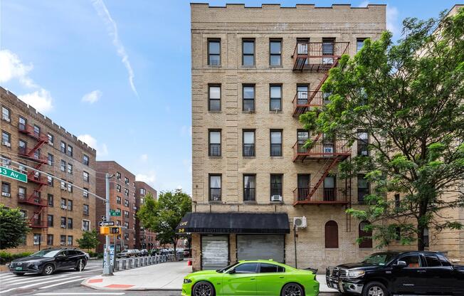 39 40 43 AVE