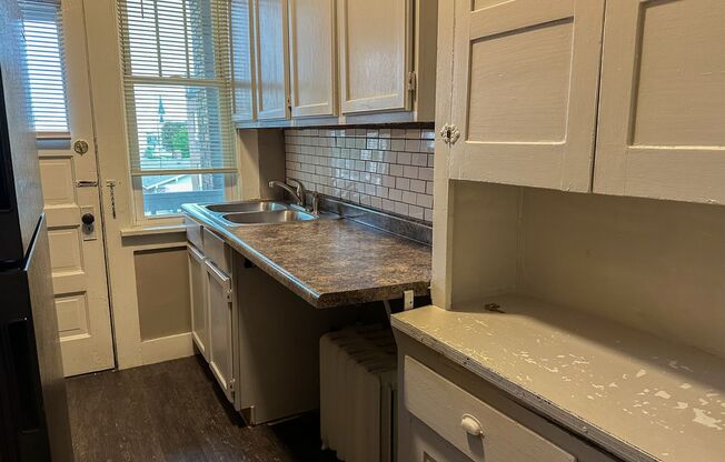 1 bed, 1 bath, 650 sqft, $850, Unit 509 S 18th St-4