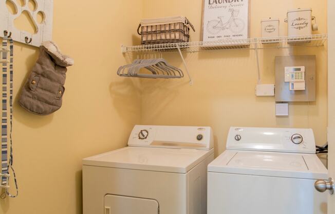 Birch Laundry Room at Stone Ridge Apartment Homes, Mobile