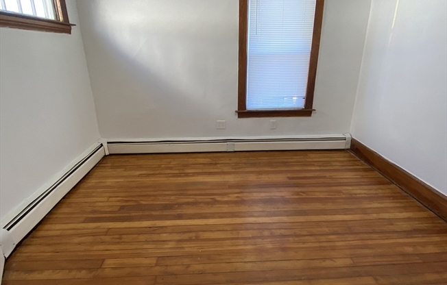 2 beds, 1 bath, $1,650, Unit 3