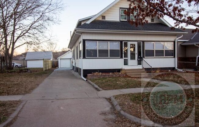 Updated 4 Bed Home | Council Bluffs